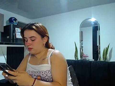 Snapshot of sweet_bella_29 chatting on May 20, 3:02 am sweet bella 29 online show from May 20, 3:02 am