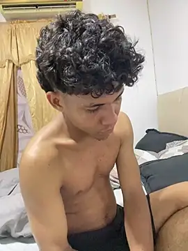 Snapshot of thecamilo chatting on June 15, 10:34 pm thecamilo online show from June 15, 10:34 pm