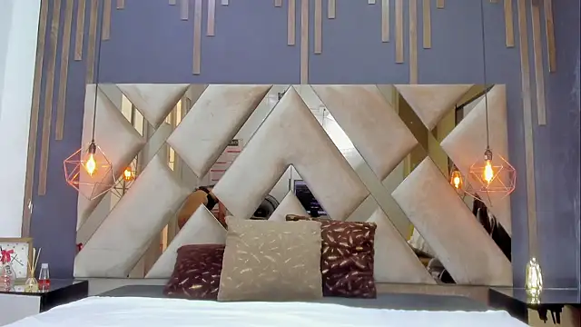 SweetVenuus online show from May 20, 8:15 pm
