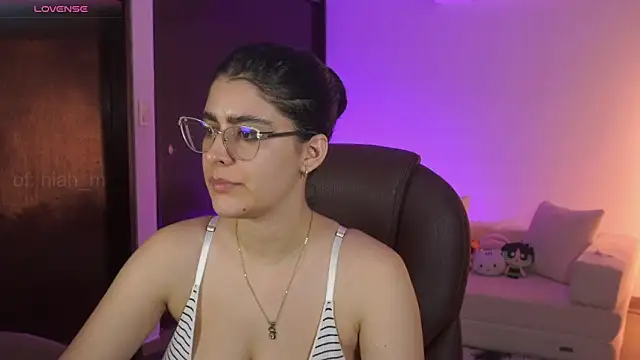 Snapshot of _Niah chatting on May 20, 2:07 am Niah online show from May 20, 2:07 am