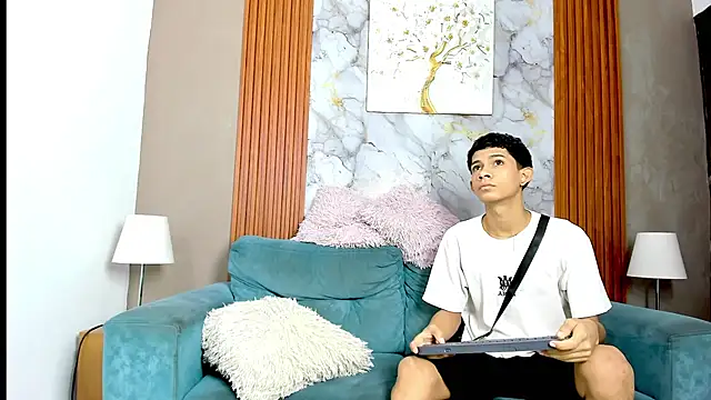 TWINKS BOYSX online show from May 25, 1:17 pm