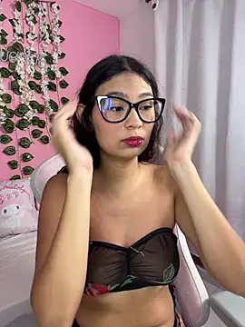 Snapshot of melody_flowers18 chatting on June 14, 2:35 am melody flowers18 online show from June 14, 2:35 am