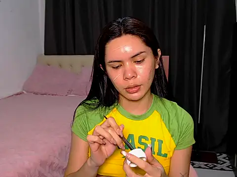 Alexandra Kenn online show from June 28, 1:50 pm