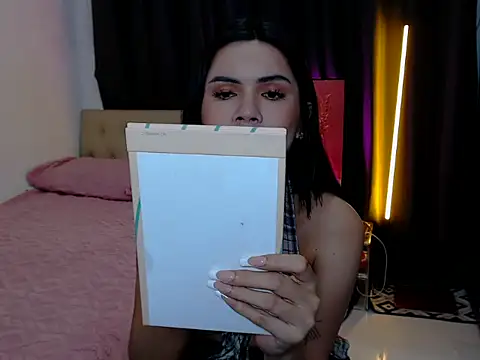Alexandra Kenn online show from July 12, 10:45 pm