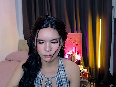Alexandra Kenn online show from July 18, 1:26 pm