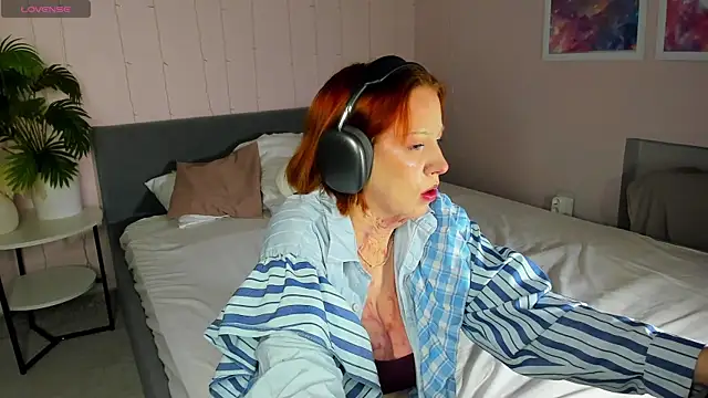 Snapshot of Maya_foxy chatting on May 27, 3:14 am Maya foxy online show from May 27, 3:14 am