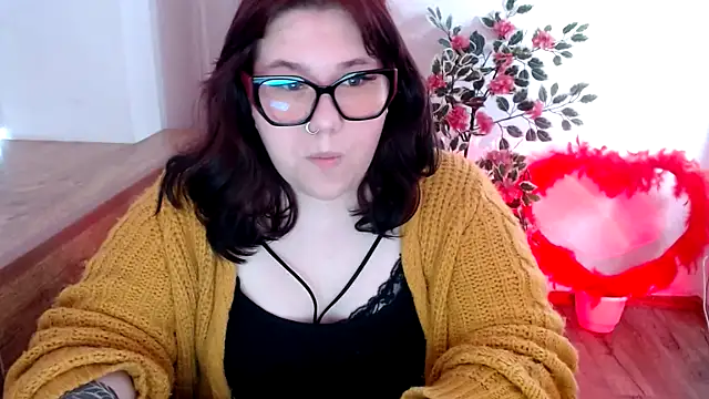 Snapshot of KarolinasHot chatting on June 3, 2:36 am KarolinasHot online show from June 3, 2:36 am