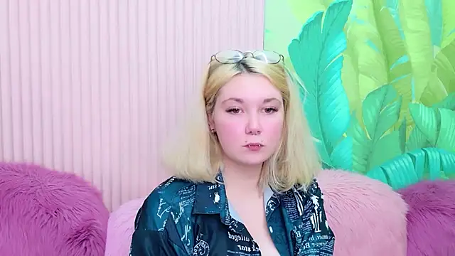 Snapshot of Cassey_Well chatting on May 10, 4:12 pm Cassey Well online show from May 10, 4:12 pm