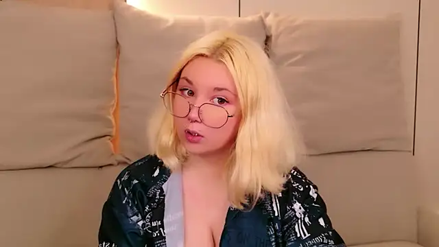 Snapshot of Cassey_Well chatting on May 20, 8:48 pm Cassey Well online show from May 20, 8:48 pm