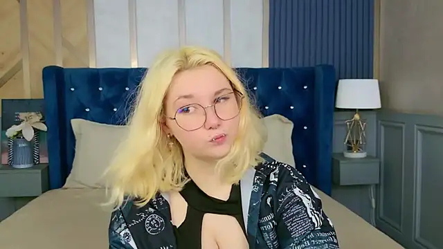 Snapshot of Cassey_Well chatting on May 21, 3:41 pm Cassey Well online show from May 21, 3:41 pm