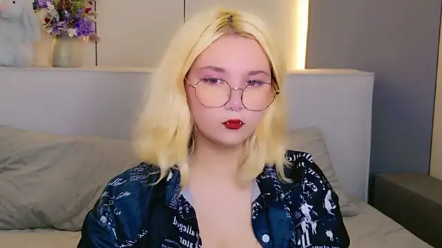 Snapshot of Cassey_Well chatting on May 25, 10:32 am Cassey Well online show from May 25, 10:32 am