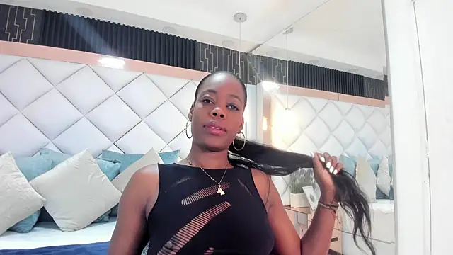 lizmonroee online show from July 29, 12:14 pm