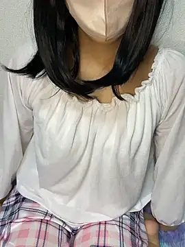 Snapshot of aya_chan00 chatting on May 18, 1:35 am aya chan00 online show from May 18, 1:35 am
