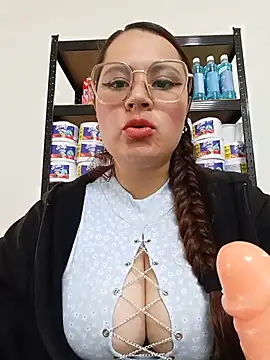 Snapshot of VANESSA__28 chatting on May 19, 1:28 pm VANESSA 28 online show from May 19, 1:28 pm