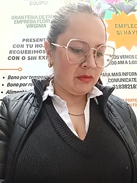 Snapshot of VANESSA__28 chatting on May 27, 3:31 pm VANESSA 28 online show from May 27, 3:31 pm