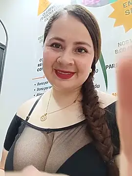 Snapshot of VANESSA__28 chatting on June 10, 4:39 pm VANESSA 28 online show from June 10, 4:39 pm