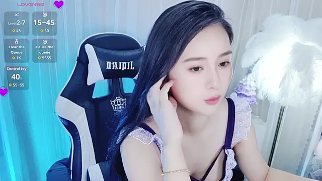 Snapshot of OvObbit_ chatting on May 21, 9:33 pm OvObbit online show from May 21, 9:33 pm