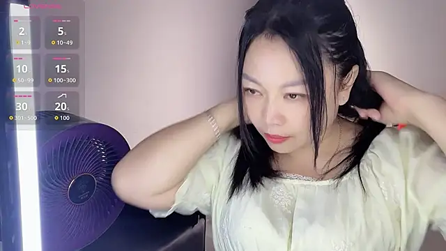 Snapshot of Lisha00 chatting on August 9, 5:23 am Lisha00 online show from August 9, 5:23 am
