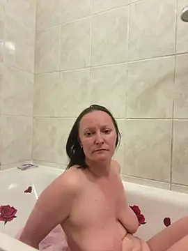 LindaLee90 online show from June 6, 5:28 pm