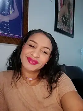 Snapshot of mell0102 chatting on May 12, 11:18 am mell0102 online show from May 12, 11:18 am