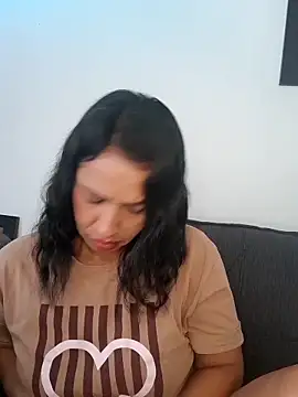 Snapshot of mell0102 chatting on June 2, 2:41 pm mell0102 online show from June 2, 2:41 pm