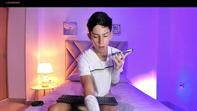 Baby noahtt online show from June 19, 1:26 pm