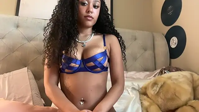 curlyheadedcutie101 online show from June 17, 10:43 pm