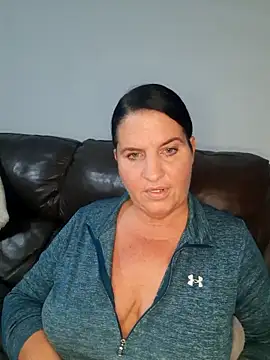 Snapshot of Velvet-Milf chatting on May 17, 5:38 am Velvet-Milf online show from May 17, 5:38 am