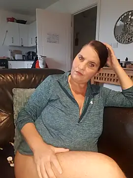 Velvet-Milf online show from June 22, 6:27 pm