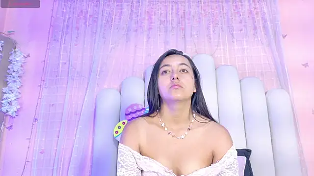 Hollyyqueen  online show from July 3, 7:53 pm
