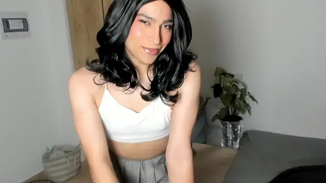 naomimoore828 online show from July 30, 11:59 pm