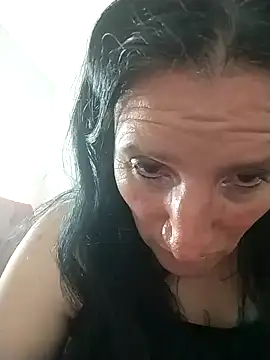Snapshot of CloeMature chatting on May 7, 3:01 am CloeMature online show from May 7, 3:01 am