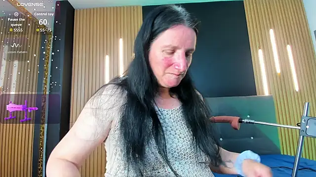 Snapshot of CloeMature chatting on May 21, 1:45 am CloeMature online show from May 21, 1:45 am