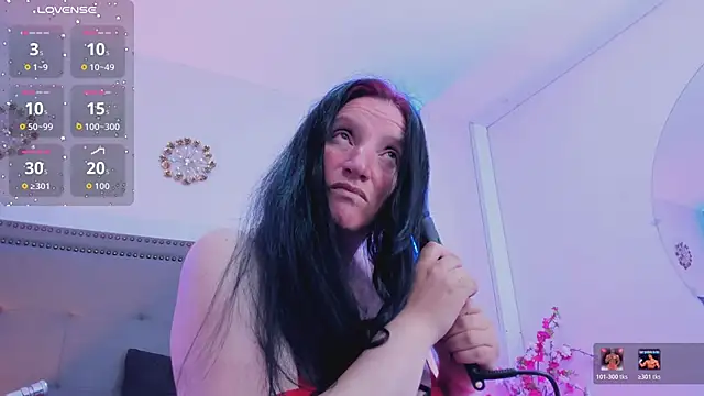 Snapshot of CloeMature chatting on June 11, 2:53 am CloeMature online show from June 11, 2:53 am