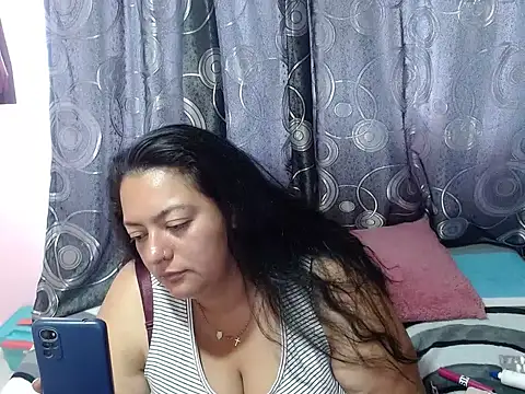 Snapshot of FabritziAPiel chatting on May 26, 2:57 pm FabritziAPiel online show from May 26, 2:57 pm