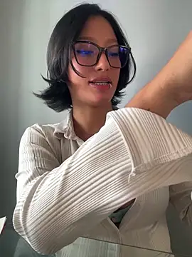 Snapshot of yazmin_rouse_ chatting on June 1, 5:03 pm yazmin rouse online show from June 1, 5:03 pm