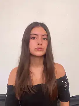 Snapshot of serenaa_velvett chatting on May 23, 7:18 pm serenaa velvett online show from May 23, 7:18 pm
