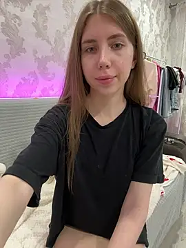 Snapshot of EvaAkiins chatting on June 2, 6:43 pm EvaAkiins online show from June 2, 6:43 pm
