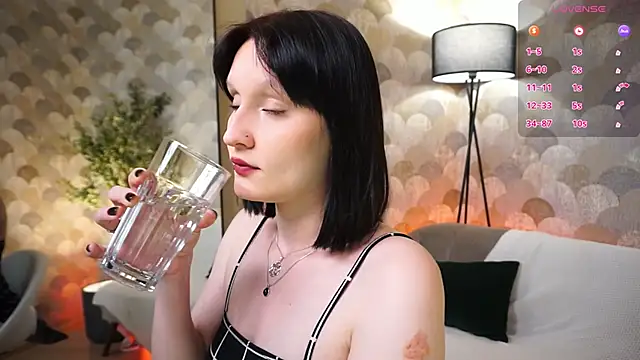 VelvetLily  online show from June 7, 8:45 pm