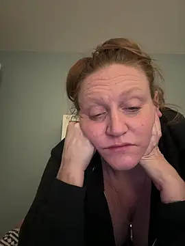 Kellilyn10 online show from June 3, 5:10 am