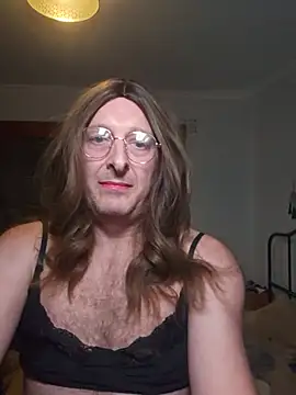 Snapshot of Heidixox69 chatting on May 15, 2:40 am Heidixox69 online show from May 15, 2:40 am