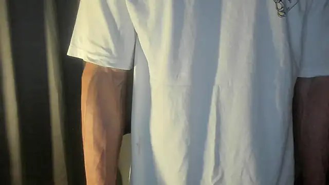 Snapshot of mysterious_muscles chatting on May 6, 4:08 am mysterious muscles online show from May 6, 4:08 am