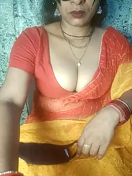 Snapshot of Juli_80 chatting on June 2, 7:05 pm Juli 80 online show from June 2, 7:05 pm