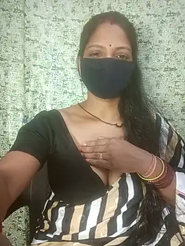 Snapshot of Juli_80 chatting on June 6, 7:24 am Juli 80 online show from June 6, 7:24 am