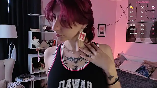 Snapshot of Cruela_Bena chatting on June 28, 3:07 pm Cruela Bena online show from June 28, 3:07 pm