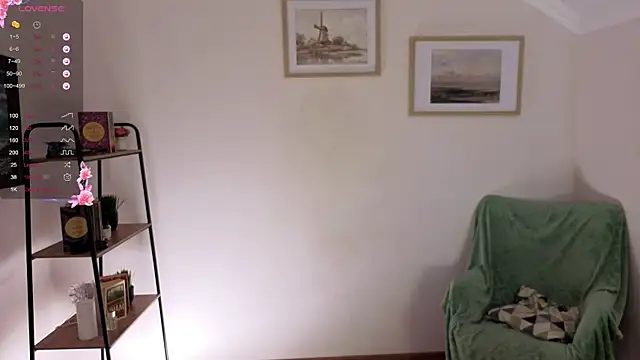 Snapshot of Cruela_Bena chatting on July 12, 3:03 pm Cruela Bena online show from July 12, 3:03 pm