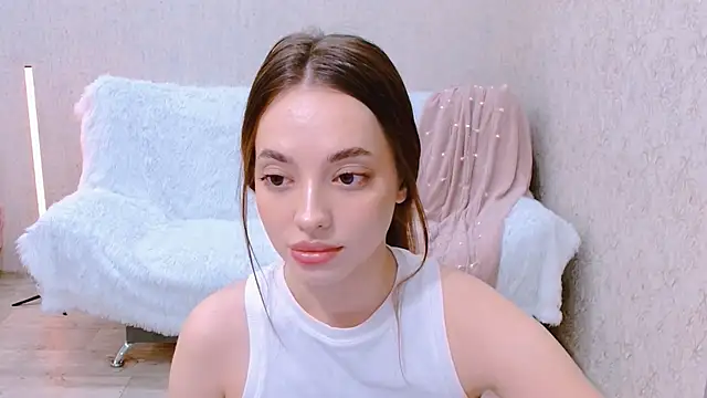 SiennaMia online show from June 2, 4:58 am