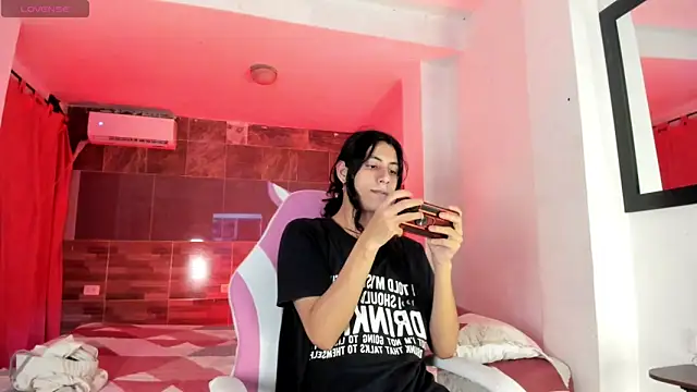 Snapshot of angel_hass18 chatting on June 3, 3:09 am angel hass18 online show from June 3, 3:09 am
