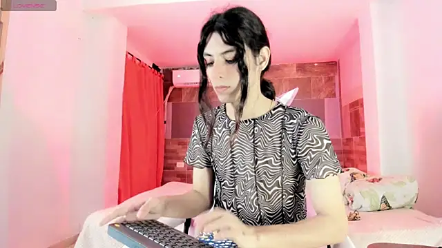 Snapshot of angel_hass18 chatting on June 19, 12:59 am angel hass18 online show from June 19, 12:59 am