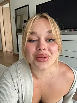 lilixcake online show from July 8, 1:37 pm